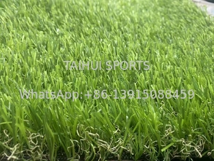 Deportes al aire libre Césped de césped artificial Alfombra verde con agujeros de drenaje Densidad 21000