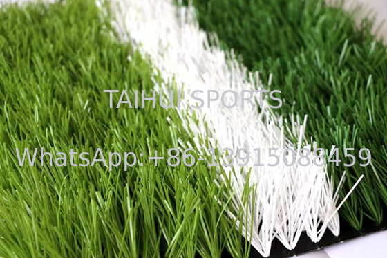 50 mm Alturas de pila Material sintético PE Decoración de jardín Alfombra de hierba artificial para el campo de fútbol