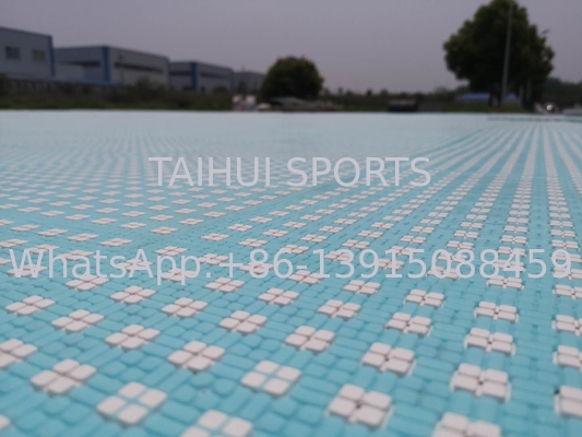 Tiles para patios deportivos al aire libre