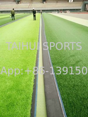 Campo de fútbol prefabricado del drenaje del agua del cojín del choque de la espuma del PE del césped artificial estándar de la FIFA 10m m 12m m